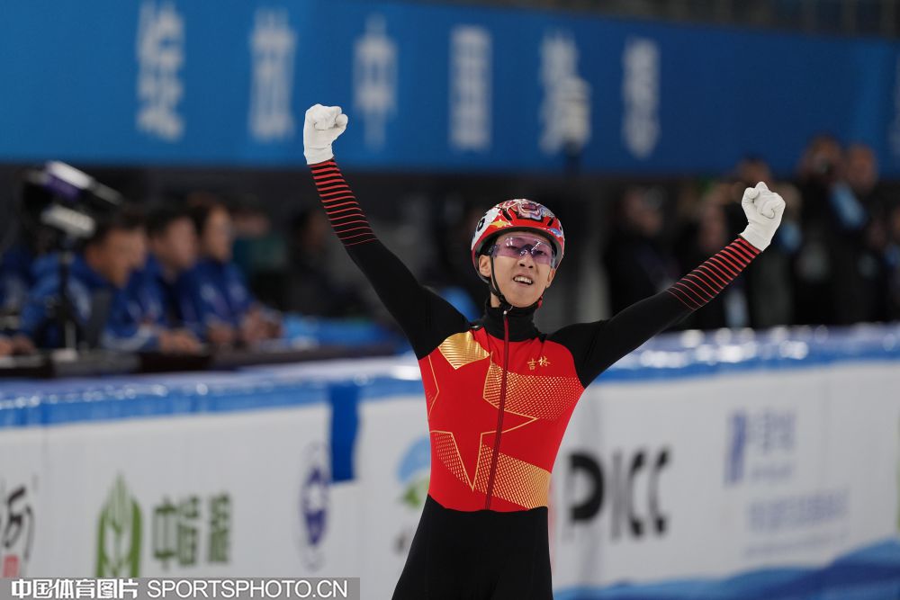 杜兰特关键中投，全场掌声雷动